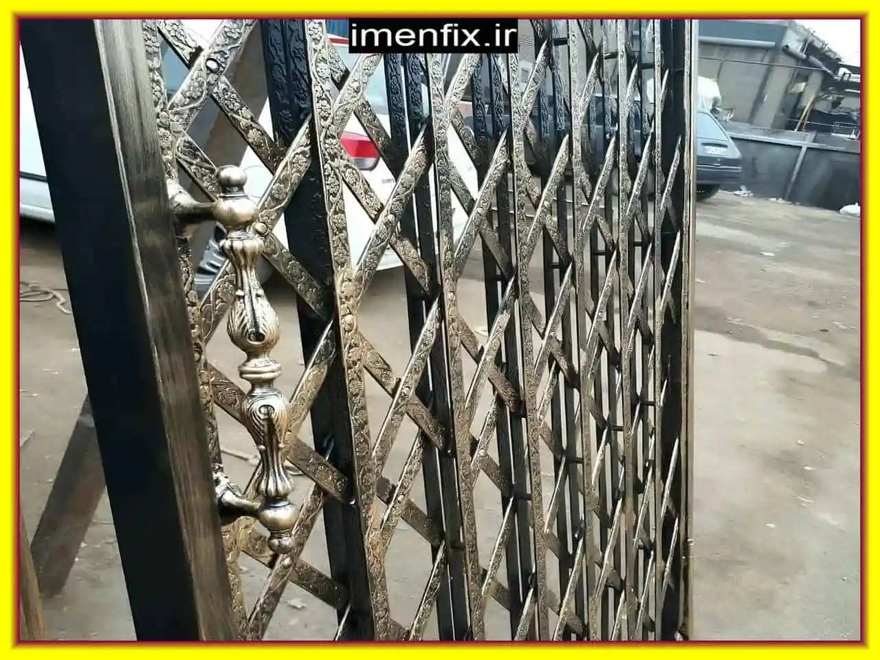 عکس درب آکاردئونی مشکی طلایی