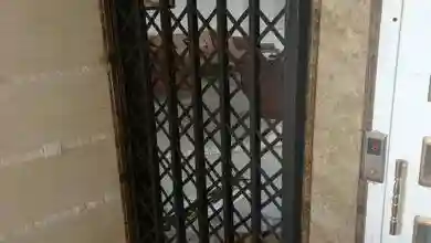 عکس درب آکاردئونی