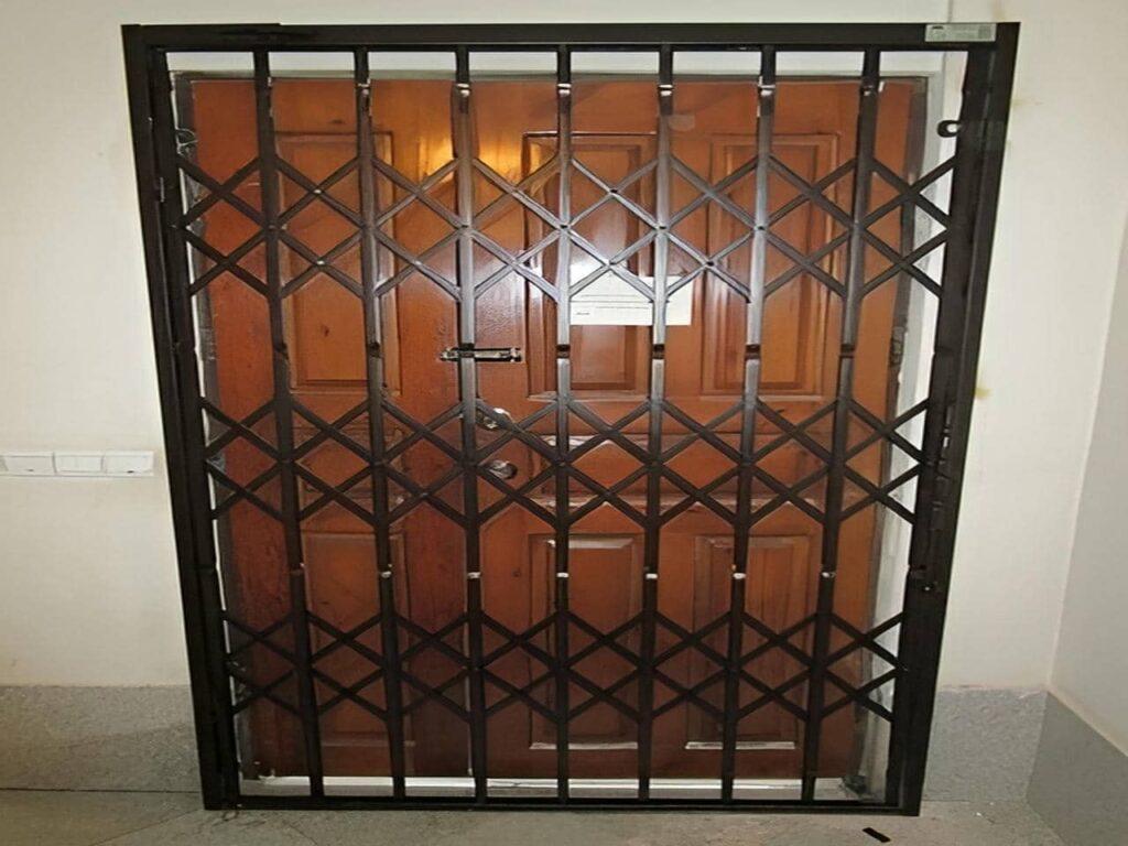 مکانیزم حفاظ و نرده درب آکاردئونی مکانیزم حفاظ و نرده درب آکاردئونی