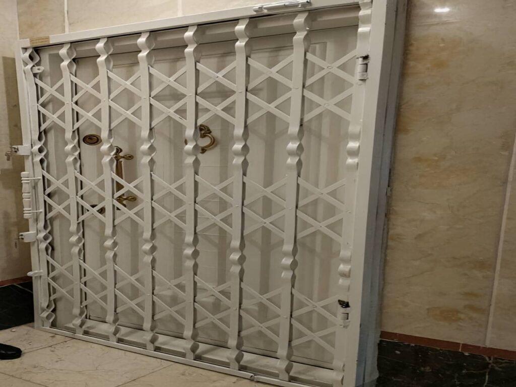 چرا باید از درب آکاردئونی حفاظ منزل استفاده کنیم؟