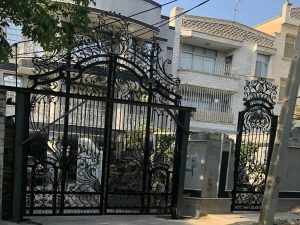 طراحی درب حیاط و پارکینگ با فرفورژه