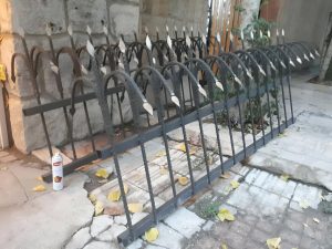 امنیت حفاظ سرنیزه ای روی دیوار