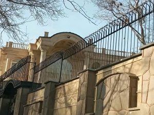حفاظ فلزی دیوار حیاط ویلا