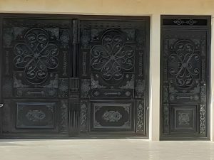 درب فلزی ورودی راه پله ساختمان چند طبقه