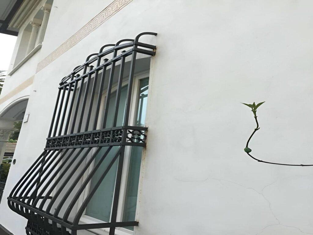 سفارش حفاظ پنجره با جای گلدان