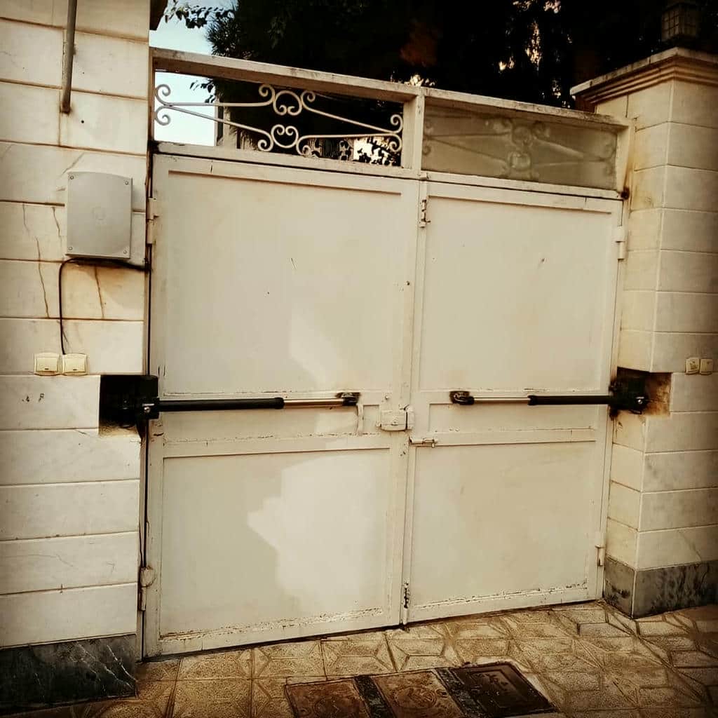 نصب جک درب پارکینگ برد دیجیتال در همدان