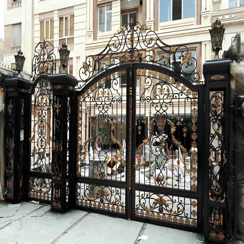 نصب درب حیاط ویلایی سفارشی در اردبیل