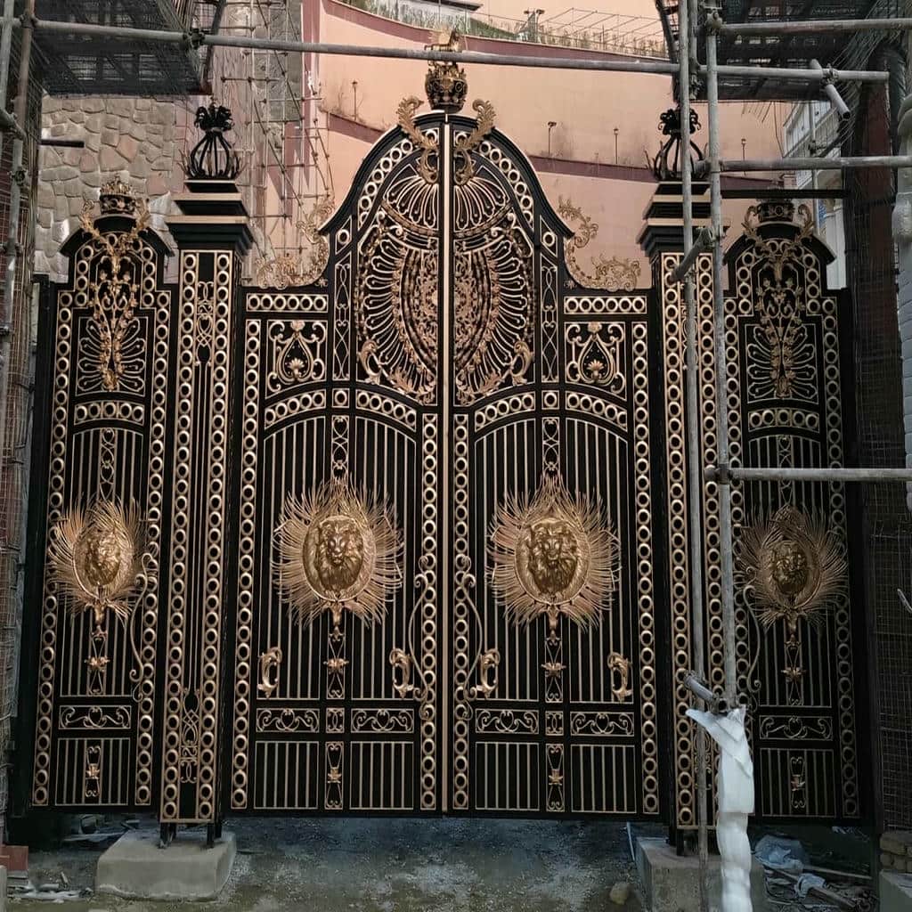 خرید درب حیاط ویلایی فرفورژه کلاسیک در کرج