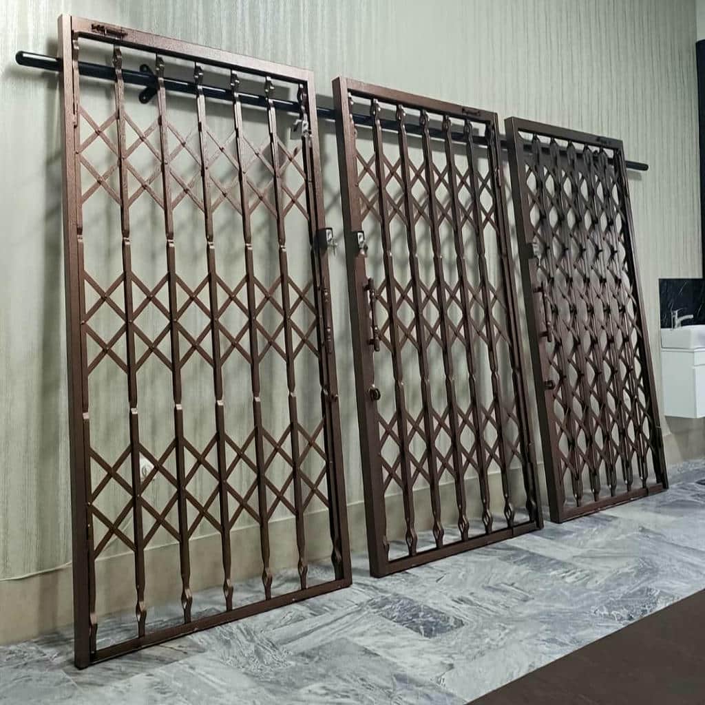 نصب درب آکاردئونی فلزی چهارگل در کاشان