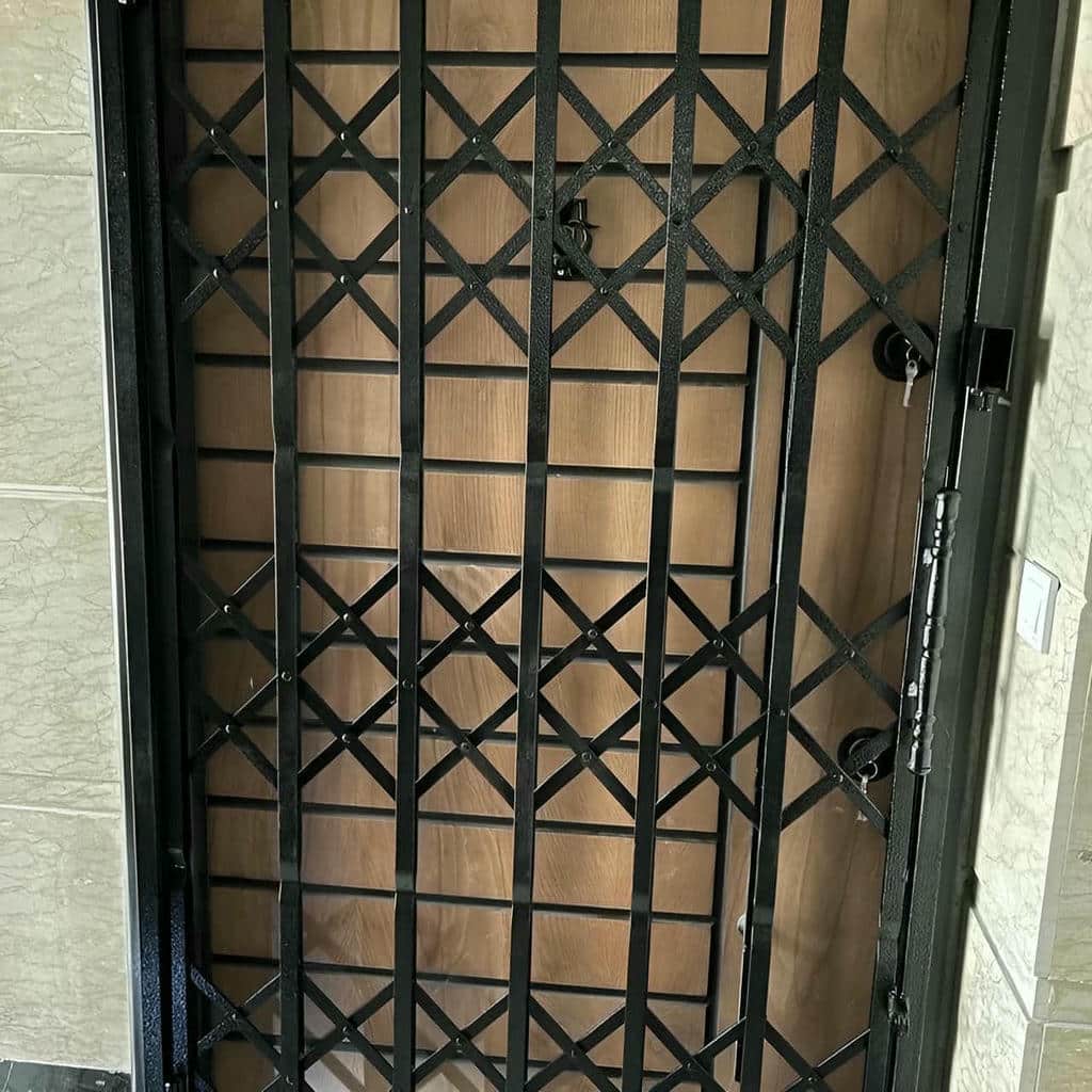 درب آکاردئونی فلزی در عظیمیه کرج