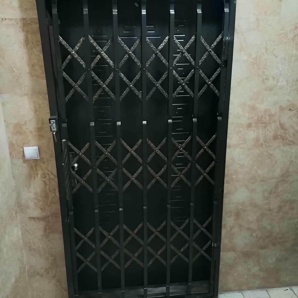 نصب درب آکاردئونی فلزی سه گل در عظیمیه کرج