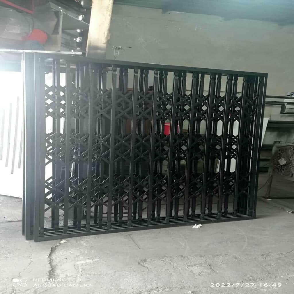 نصب درب آکاردئونی فلزی چهارگل در استان گلستان