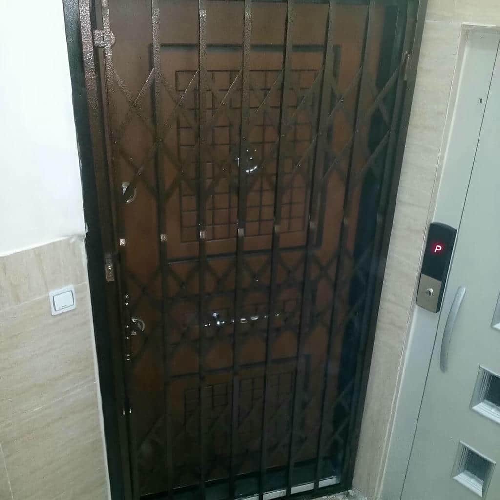 accordion-door-protection-apartment-hb قیمت درب آکاردئونی فلزی سه گل در کمال شهر