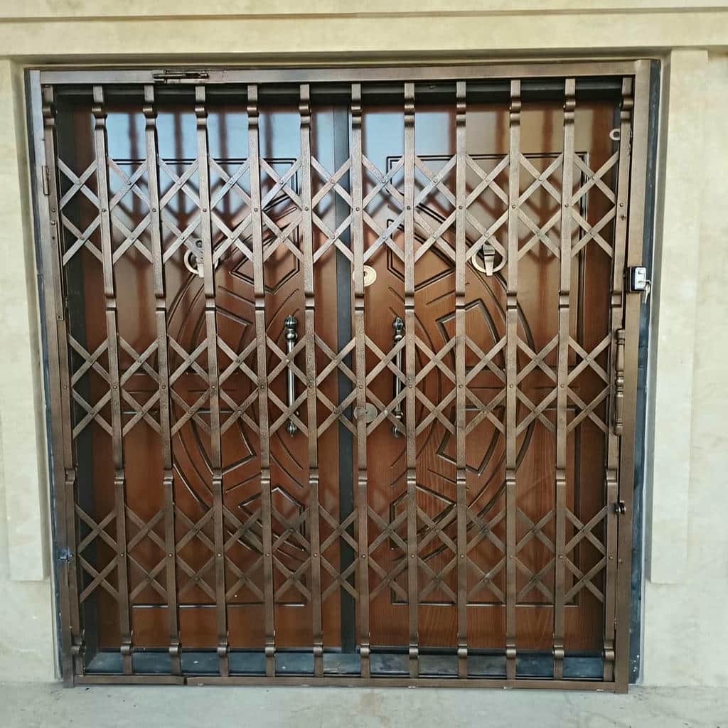 نصب درب آکاردئونی فلزی تمام گل در یاسوج
