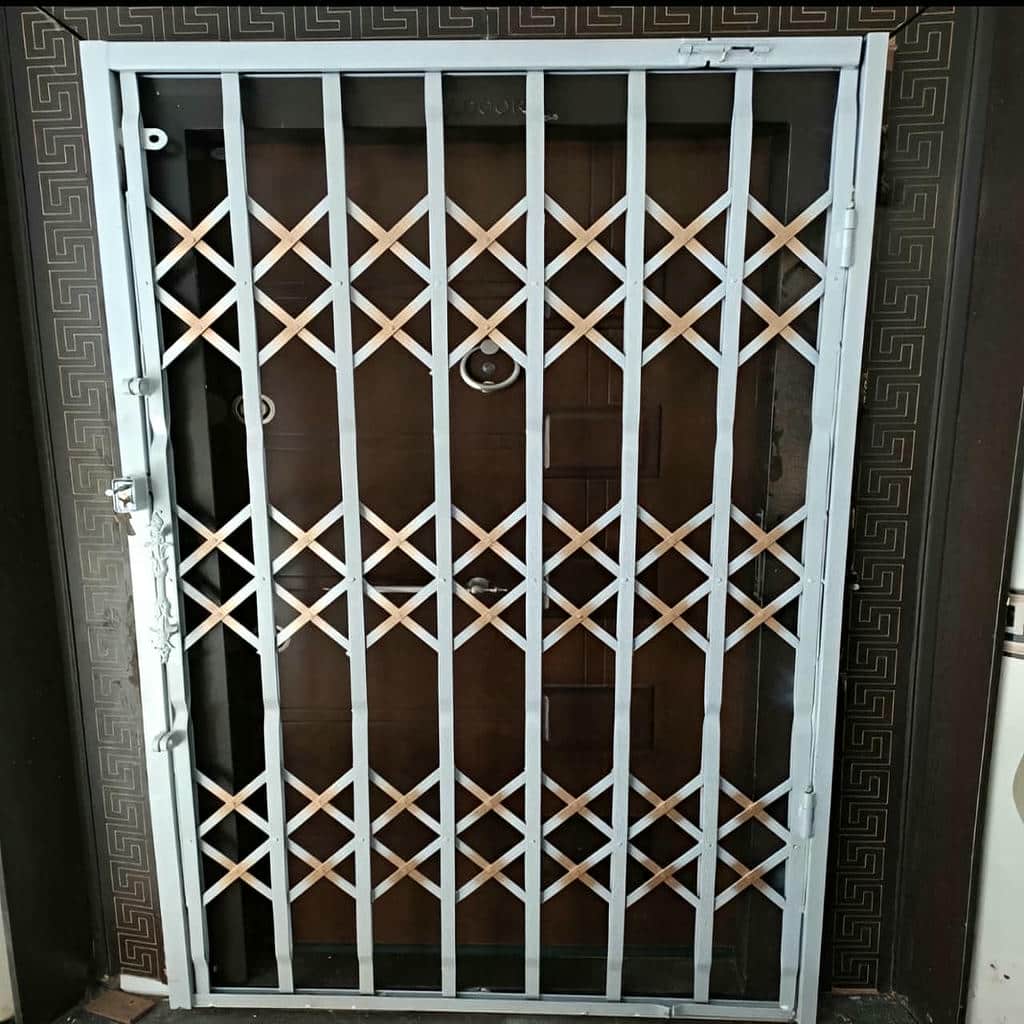 نصب درب آکاردئونی فلزی چهارگل در نیشابور