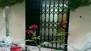 درب آکاردئونی فلزی در بندر لنگه