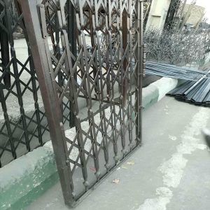 درب آکاردئونی فلزی در بندر دیلم