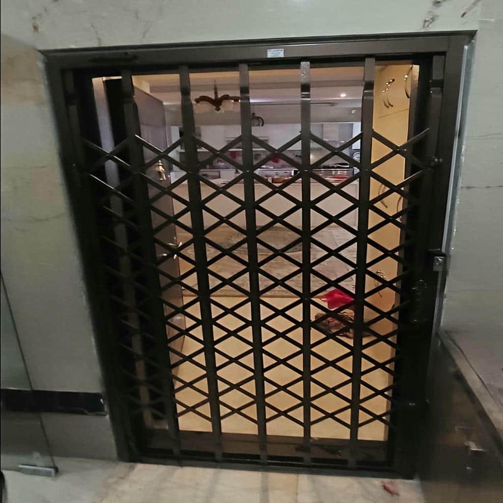 نصب درب آکاردئونی فلزی چهارگل در کمال شهر