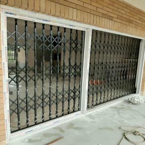 درب آکاردئونی فلزی در آبادان