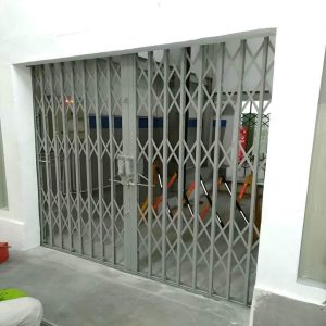 درب آکاردئونی فلزی در بابل