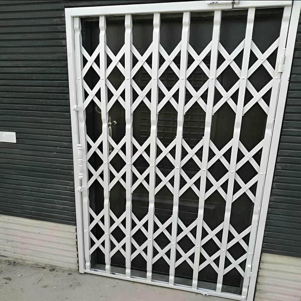 درب آکاردئونی فلزی در دماوند