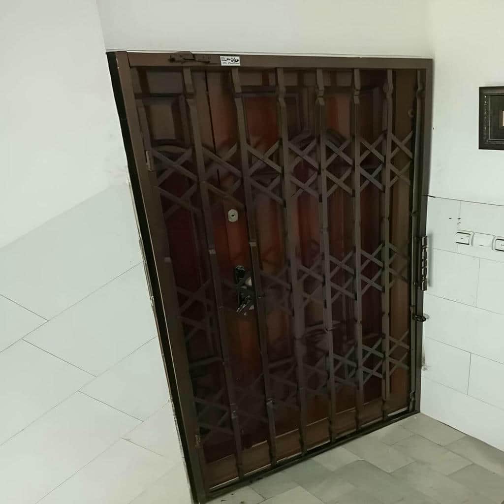 accordion-door-protection-apartment-xr فروش درب آکاردئونی فلزی تمام گل در زاهدان