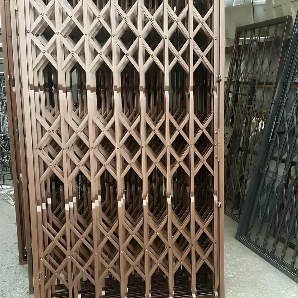 نصب درب آکاردئونی فلزی چهارگل در استان خوزستان