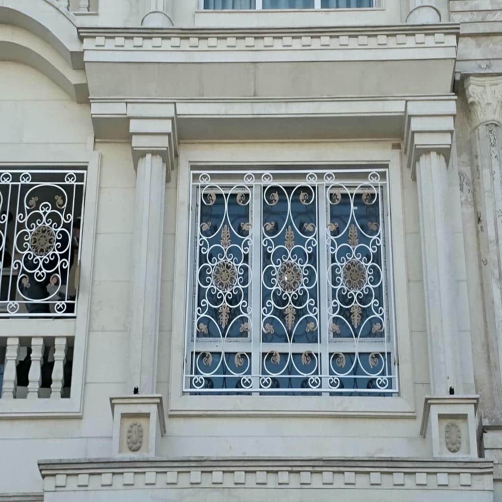 نصب حفاظ پنجره بازشو ایمن در یاسوج