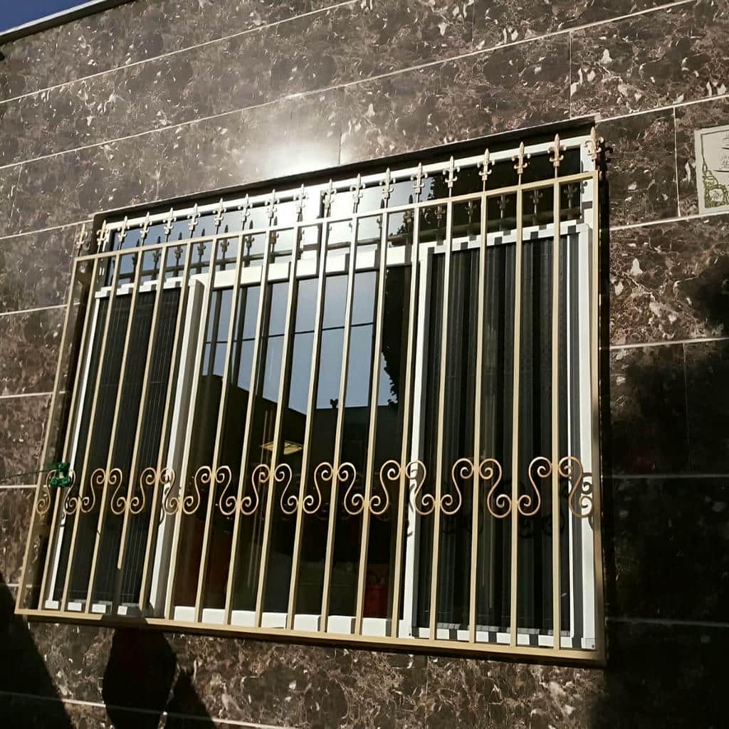 نصب حفاظ پنجره بازشو ایمن در بومهن