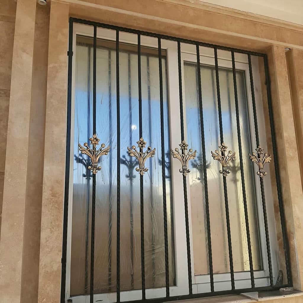 نصب حفاظ پنجره بازشو ایمن در گرگان