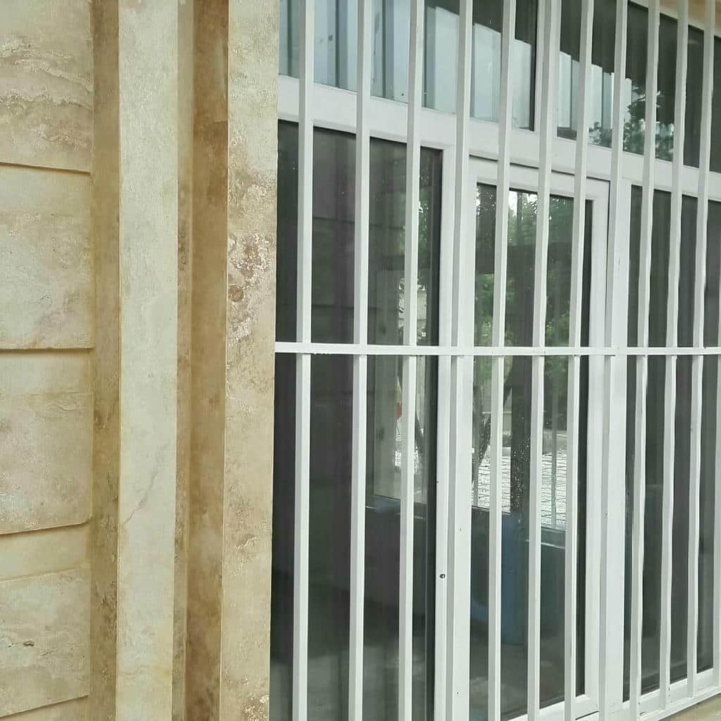 نصب حفاظ پنجره بازشو مخفی در همدان
