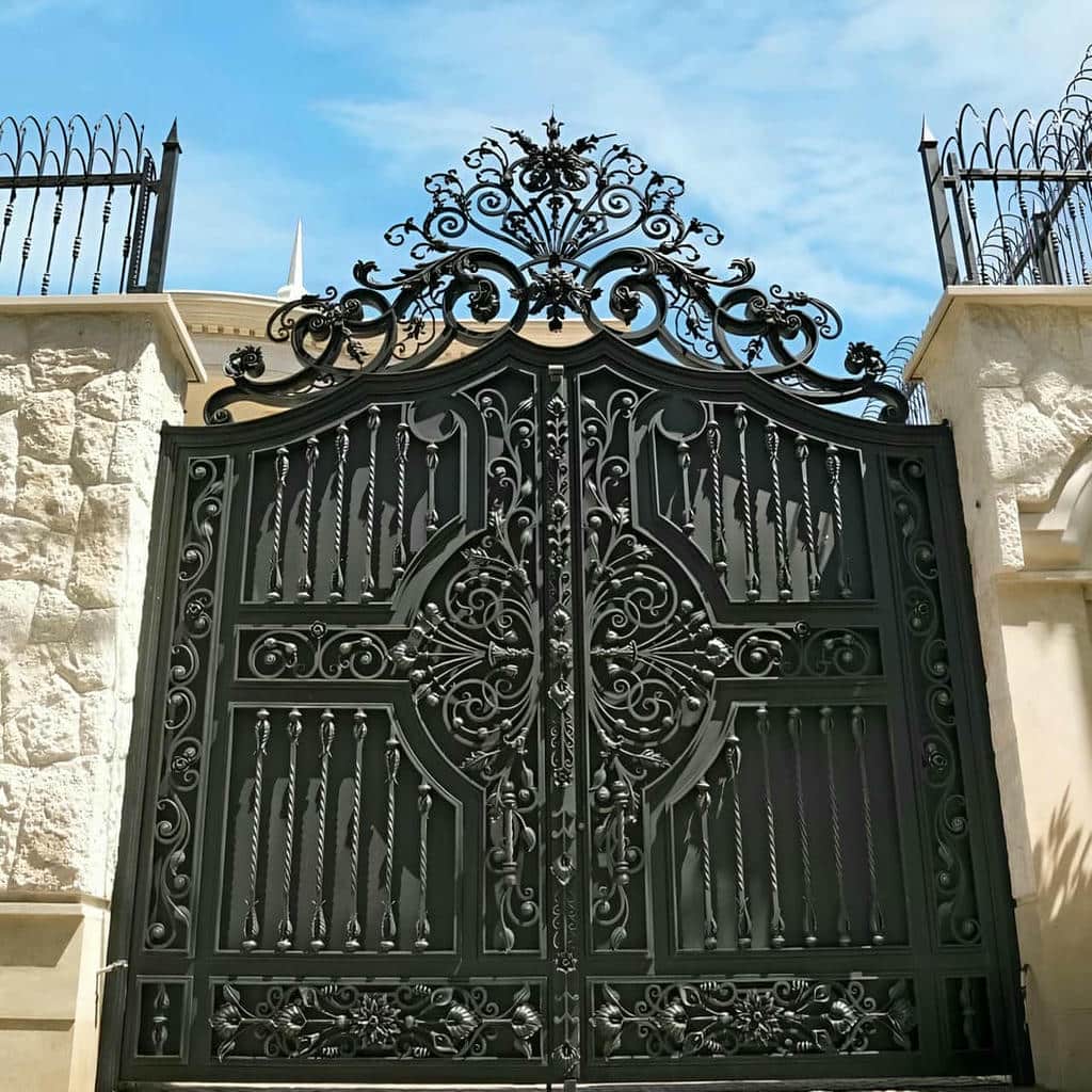 درب حیاط ویلایی در شیراز