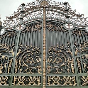 درب حیاط ویلایی در اندیشه