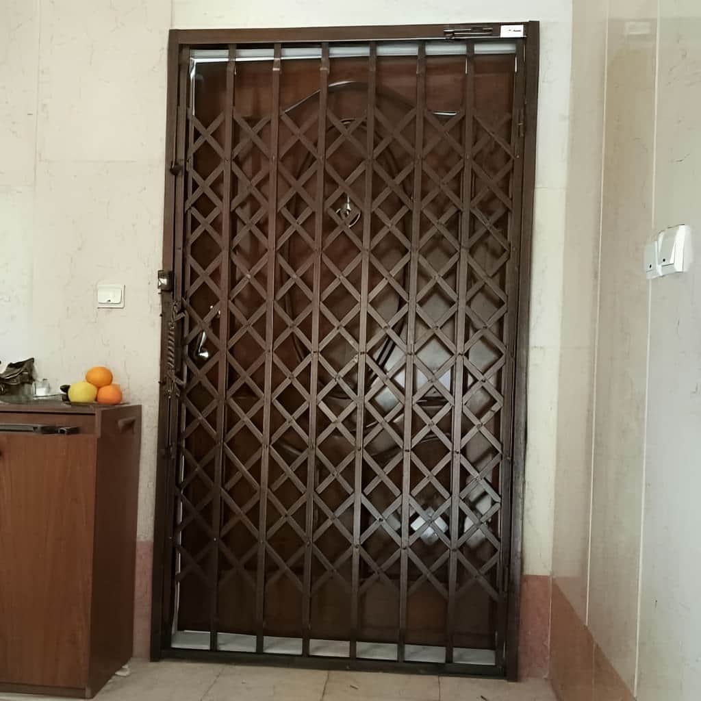 درب آکاردئونی ضد سرقت با جوشکاری تمیز اتصالات