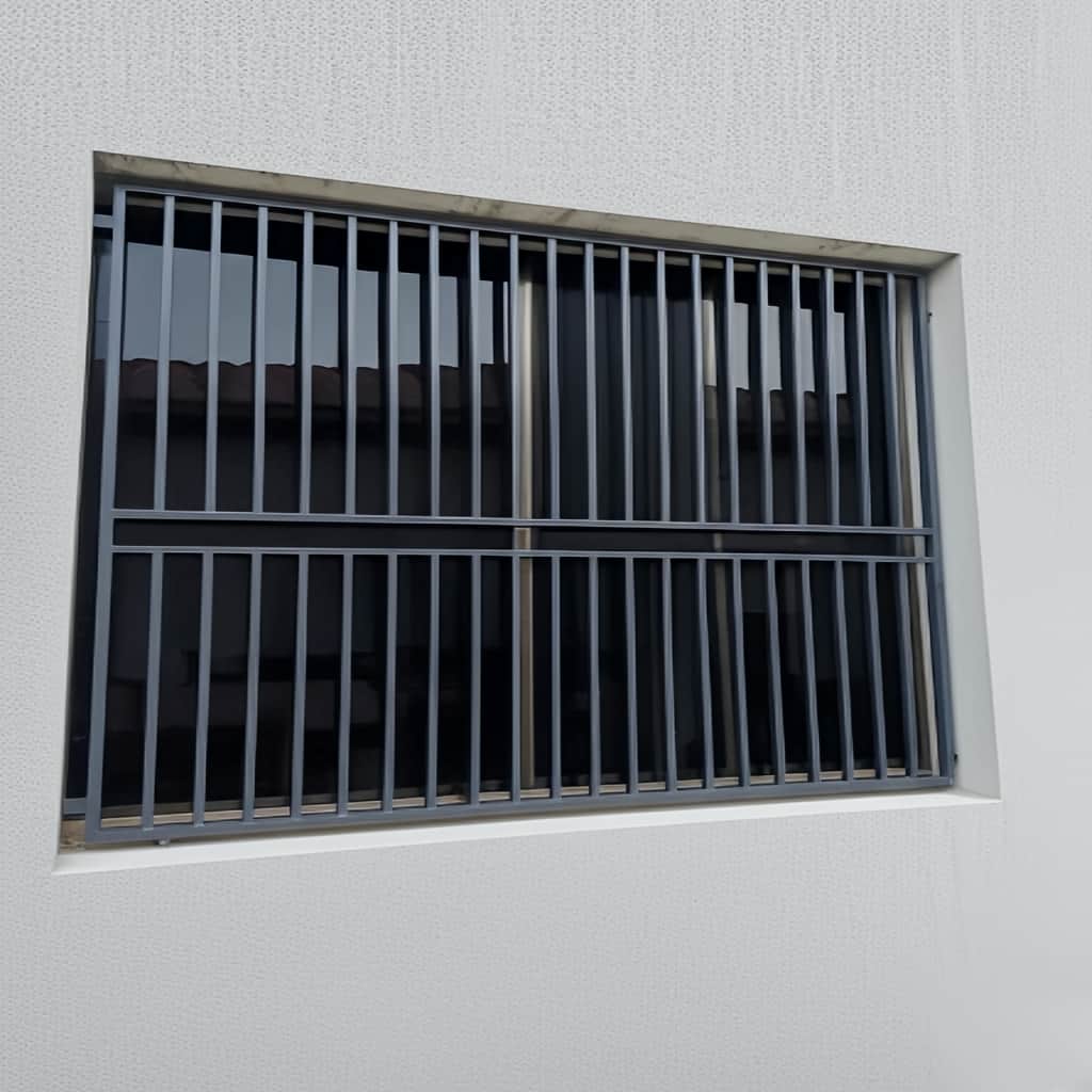 حفاظ پنجره با طرح مدرن و خطوط صاف