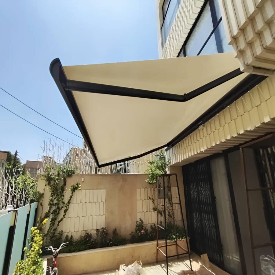 سایبان برقی جمع شونده حیاط با شیب مناسب آبرو