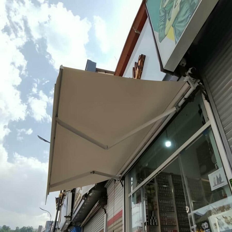 سایبان برقی و دستی با بازوی فلزی محکم