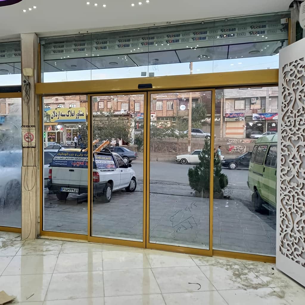 درب شیشه ای تلسکوپی برای دهانه محدود