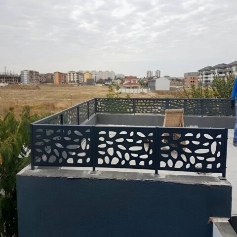 نرده بالکن سی ان سی مقاوم