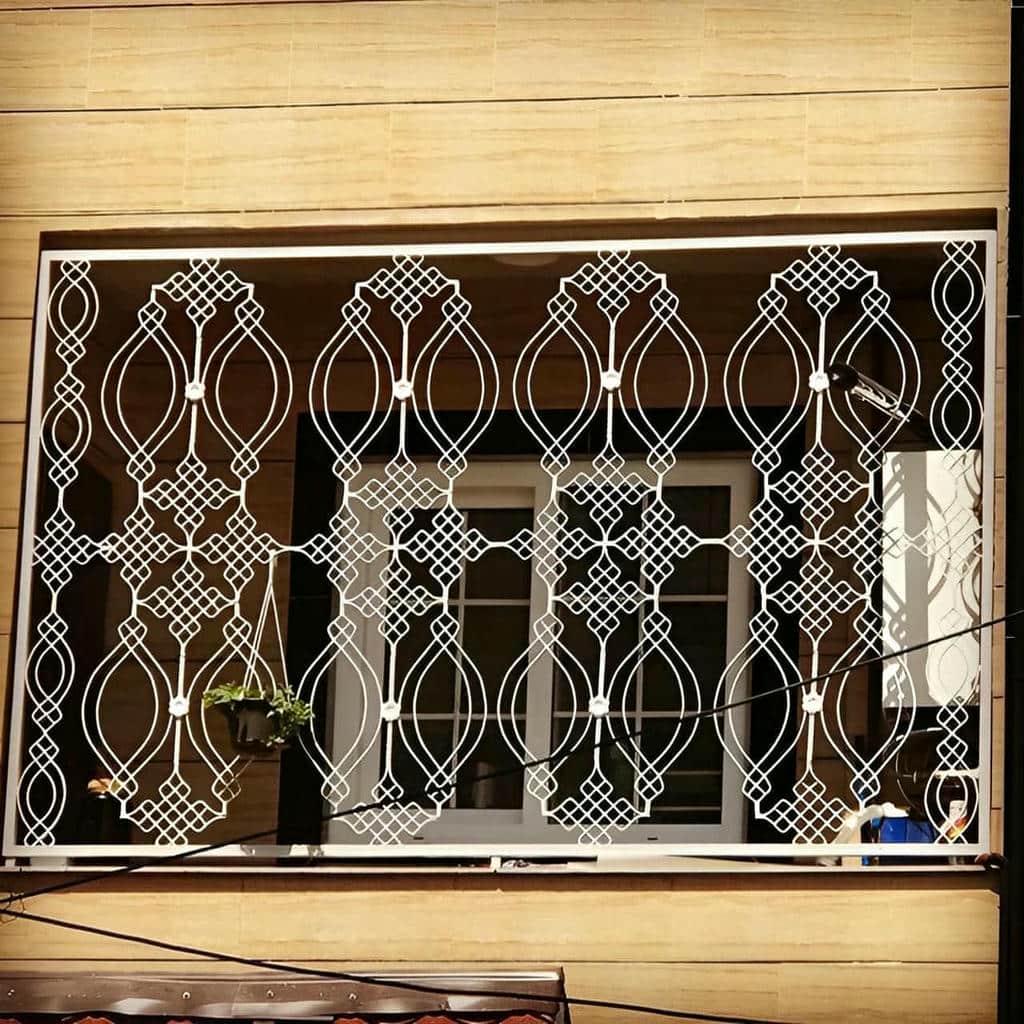 حفاظ پنجره ثابت یا بازشو انتخاب مناسب برای امنیت و کاربری بهتر