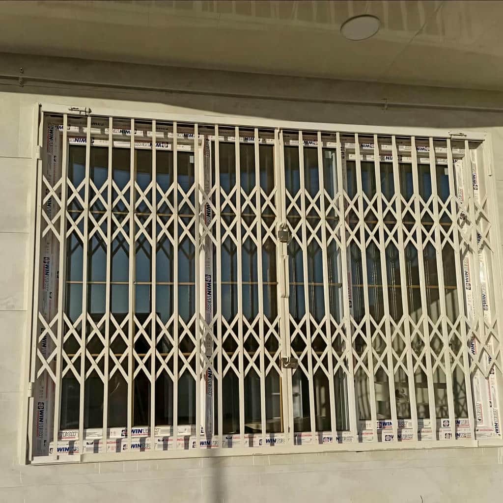 حفاظ پنجره با لولای مقاوم و روان