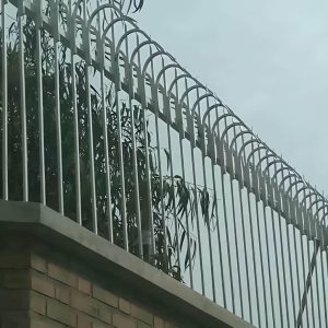 حفاظ سرنیزه ای دیوار با طراحی کلاسیک مقاوم و بازدارنده