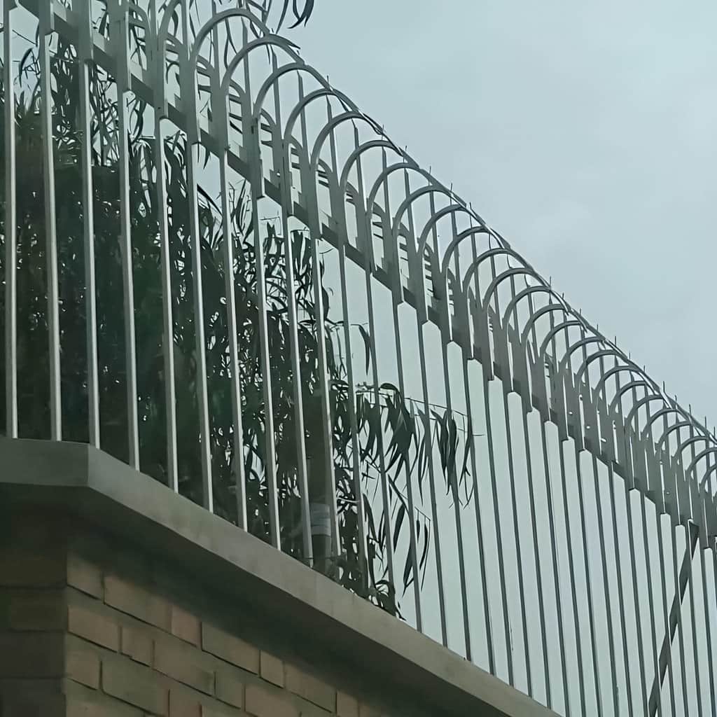 حفاظ سرنیزه ای دیوار با طراحی کلاسیک مقاوم و بازدارنده