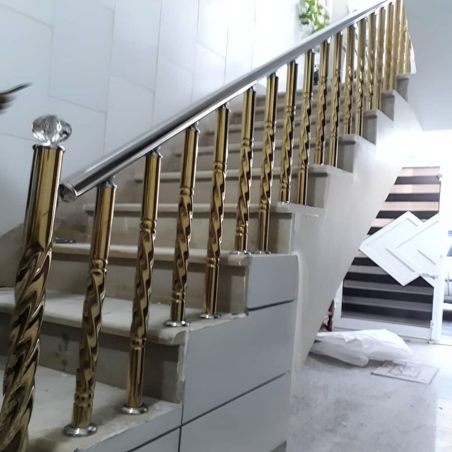 نرده استیل سفارشی مدرن با اتصال تمیز