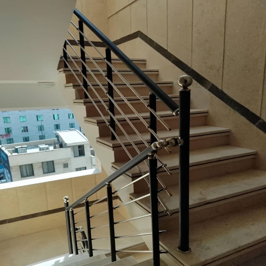 هندریل استیل دیواری مقاوم کنار راه پله