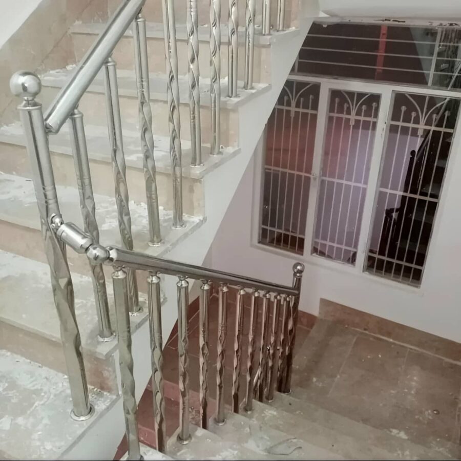 نرده استیل ضدزنگ 304 با سطح صیقلی