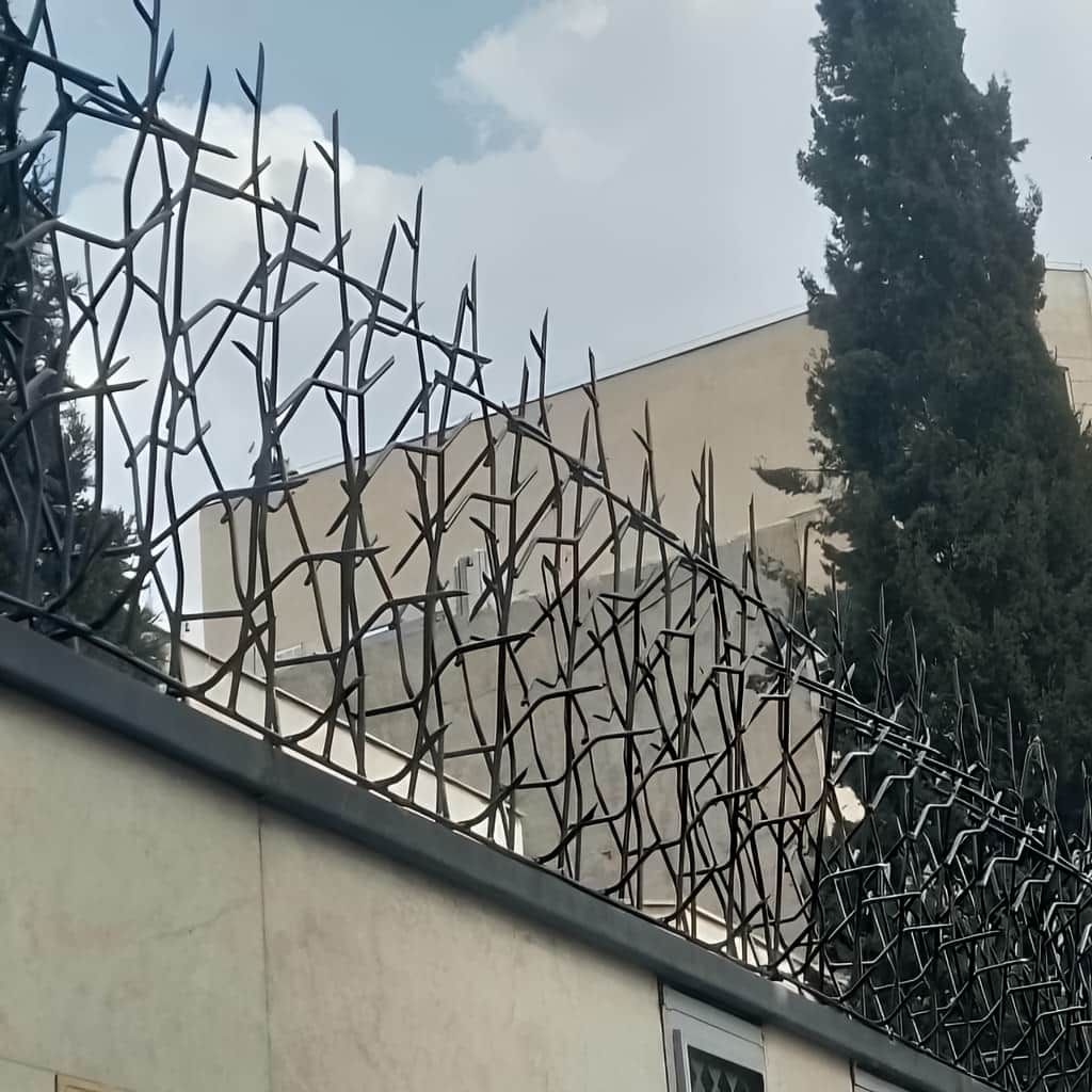 انتخاب حفاظ روی دیوار مناسب خانه ویلا و باغ
