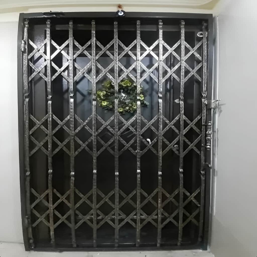 قیمت درب آکاردئونی سه گل تسمه با رنگ کوره ای