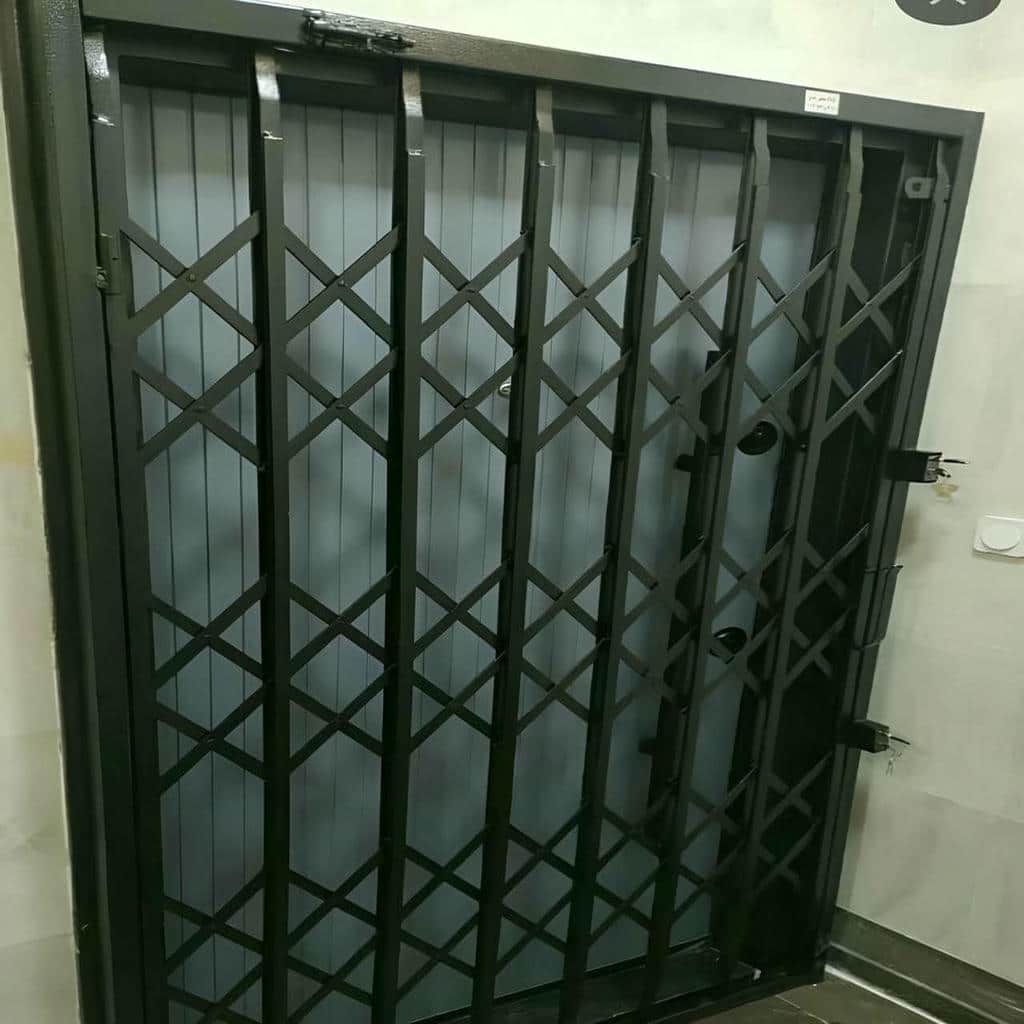 درب ریلی آکاردئونی کم جا با لوزی باز و قاب ظریف