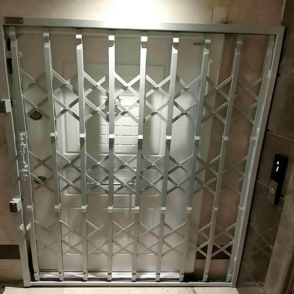 ساخت درب آکاردئونی سفید طلایی با قفل توکار